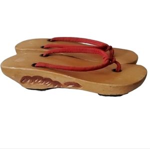 Tiki  wood carved sandals size 5